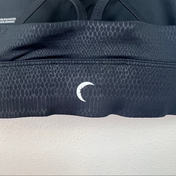 Zyia Active Black Venom Light N Tight Strappy Bra - Picture 4 of 5